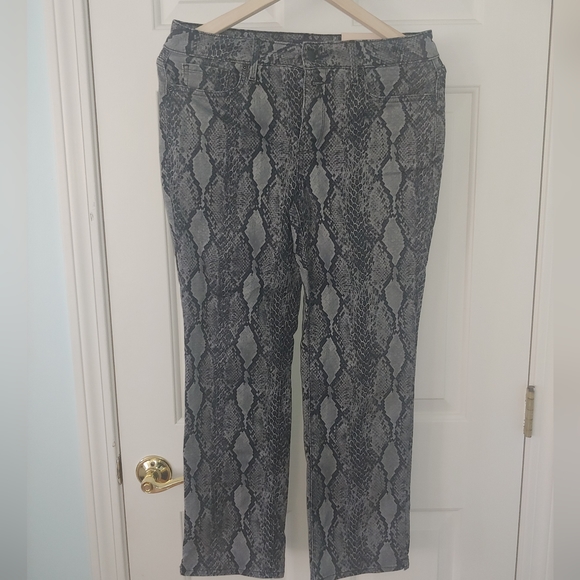 NWT NYDJ Black Snake Marilyn High-Waist Button-Fly Straight-Leg Jeans – Size 6 - Picture 2 of 10